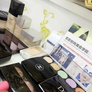 茂名化妝美甲培訓學校【名影時尚美妝學院】學員終身免費復訓升級