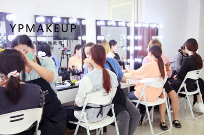 鄭州有新娘化妝培訓學校嗎?