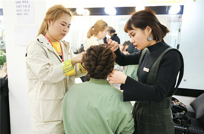 化妝師需要學歷嗎?北京京彩化妝學校是這么認為的