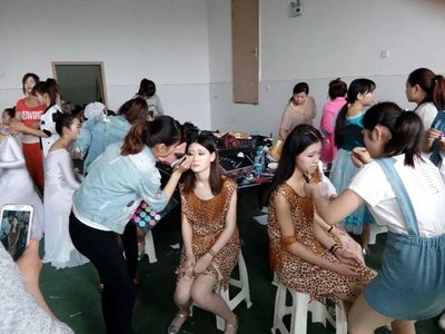 阜陽新娘編發口碑好的學校哪家技術強?當然是阜陽汝老師培訓學校圖片|阜陽新娘編發口碑好的學校哪家技術強?當然是阜陽汝老師培訓學校產品圖片由阜陽汝老師美容化妝職業培訓學校公司生產提供-