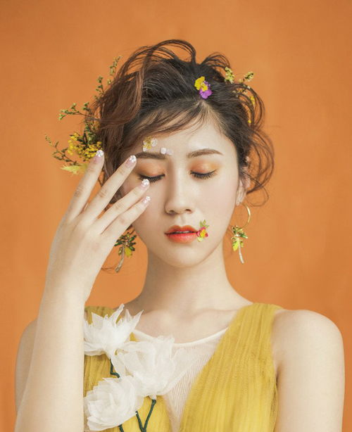 如何正確選購唇釉 石家莊常青樹職業技能培訓學校