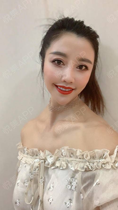 最近,忙著化妝學校的事情啦,招收了好多學化妝的新學...緊致提升 悅美整形