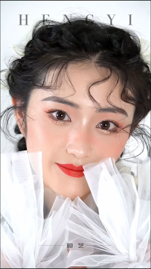 學化妝這門技術也要選擇一個像云南恒藝學校一樣擁有優質師資的化妝學校進行學習培訓 昆明化妝培訓學校