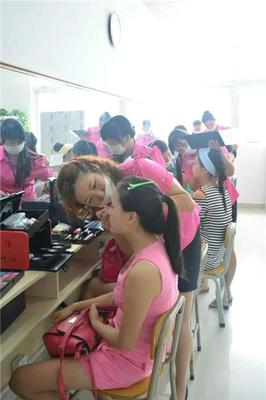 惠州最有保障的化妝培訓學校菲菲化妝培訓學校-惠州大亞灣大亞灣周邊洗剪吹技術