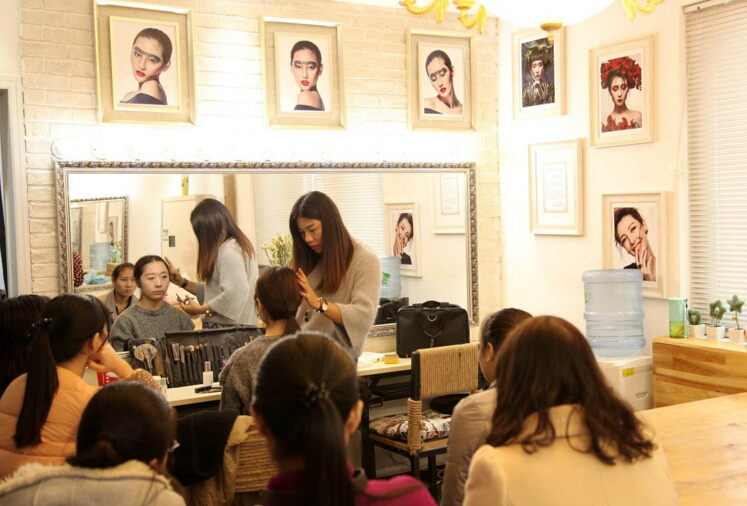 怎樣選擇化妝學校