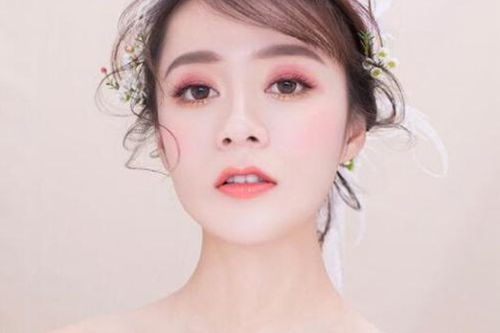 化妝去哪里學比較靠譜,深圳哪個化妝學?？孔V