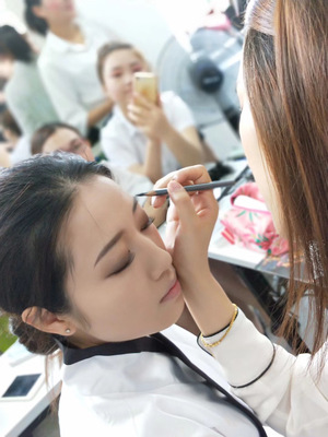 寶安美容美發化妝培訓學校,如何選擇美容化妝學校。