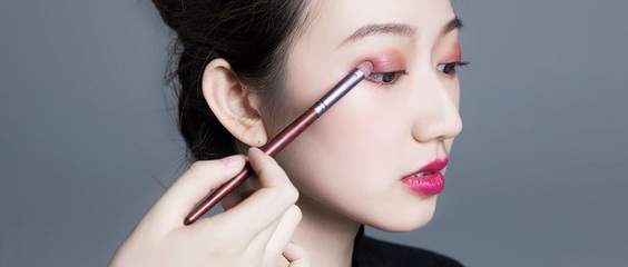 成都職業化妝師培訓學?？诒扑]榜