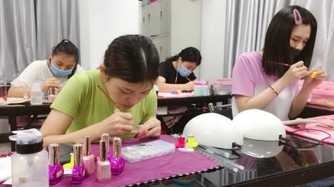 廣州黃埔學化妝美甲培訓學校