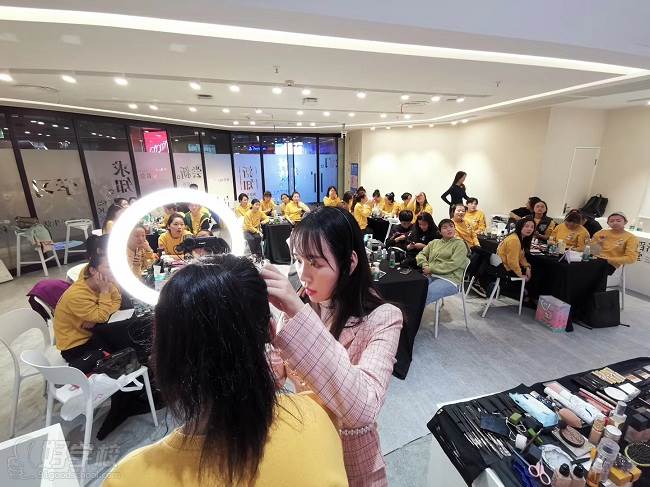 南京mc視覺化妝造型培訓學?；瘖y上課現場怎么樣?-南京m.