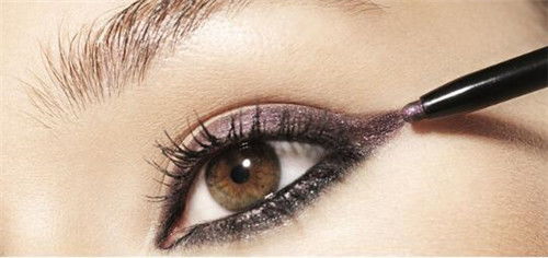 北京化妝學校揭秘 皮膚黃用什么眼影