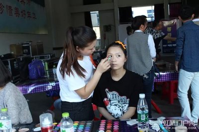 樂清陽洋化妝技能培訓學校擔任“樂清好聲音”歌手大賽的指定化妝造型學校 - 虹橋門戶網(wǎng) | 一覽虹橋網(wǎng),盡曉身邊事!