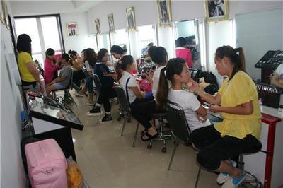 邯鄲影樓化妝學(xué)校到梁子圖片|邯鄲影樓化妝學(xué)校到梁子樣板圖|邯鄲影樓化妝學(xué)校到梁子-邯鄲市梁子職業(yè)培訓(xùn)學(xué)校