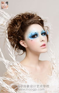 如何判斷化妝學(xué)校的專業(yè)性