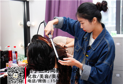 惠安化妝培訓學校 開啟職業(yè)化妝師的夢想之路